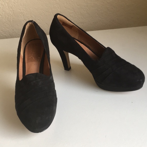 clarks black suede heels